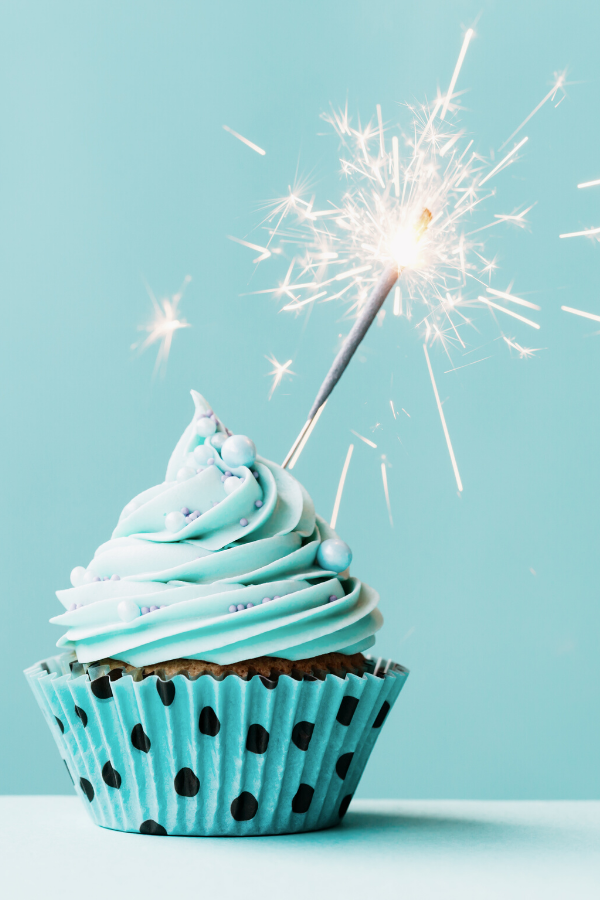 cupcakes with pregnancy announcement