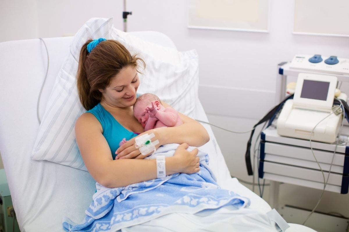 Normal Delivery vs Cesarean – How Does it Work and Which One Is Best to Choose?