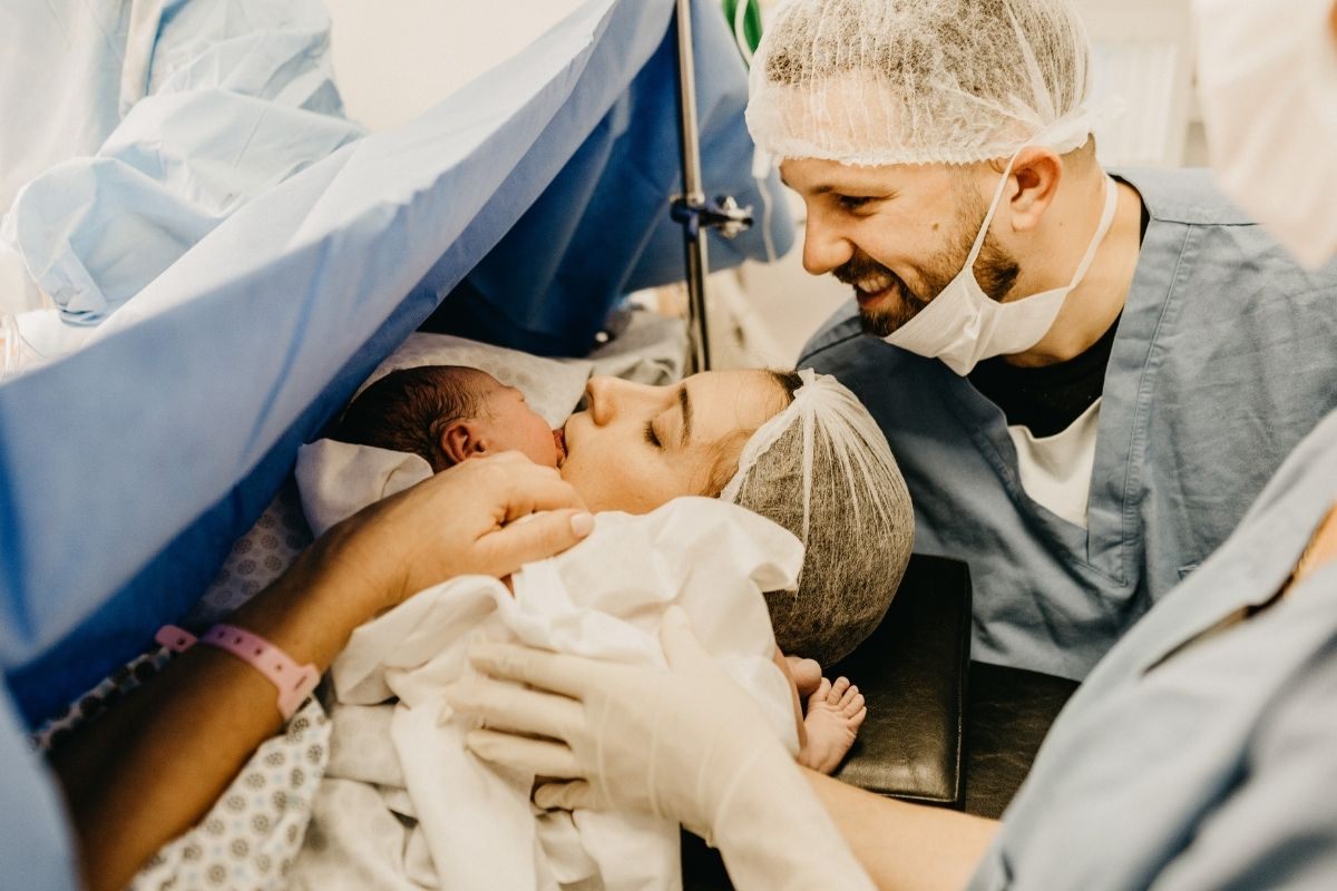 Normal Delivery vs Cesarean – How Does it Work and Which One Is Best to Choose?