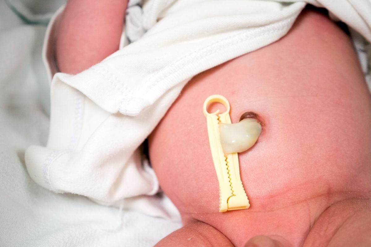 How to Clean and Care for a Newborn’s Belly Button